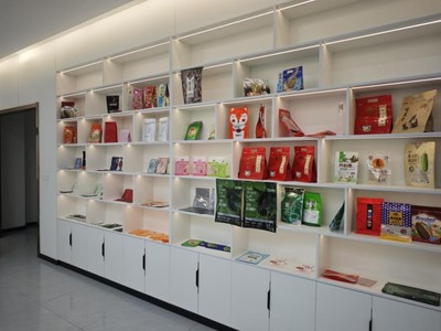 池州學(xué)院綠彩興浠實(shí)踐團(tuán)探訪彩印包裝廠首日紀(jì)實(shí) 聚焦日用百貨包裝